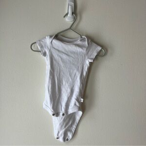 🌼 5/$25 Just Born Baby White Short Sleeve Onesie Bodysuit 0–3 Months